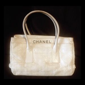 Chanel leather shoulder bag